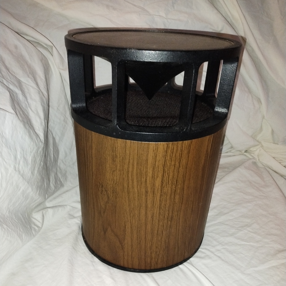 Vintage MCM Harman Kardon Round Speaker.  13 3/4" tall and 9 1/2" diameter
